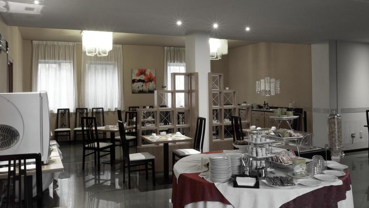 Hotel Romanisio Fossano Exterior foto